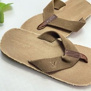 AEO Men’s Distressed Flip flops